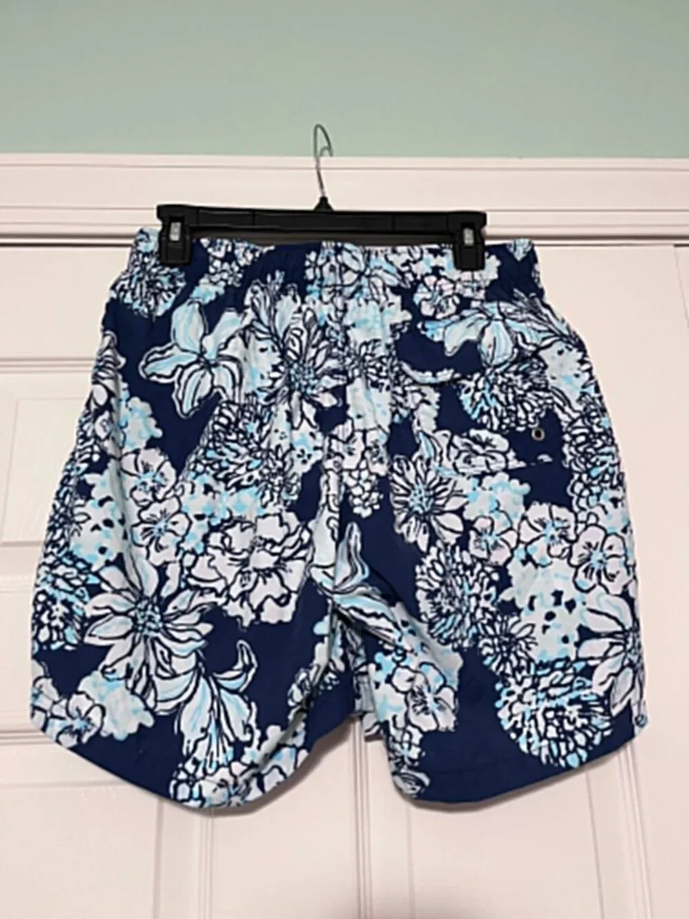 Lilly Pulitzer Capri Trunk Swim Shorts Men's SMALL Low Tide Navy Bouquet All Day